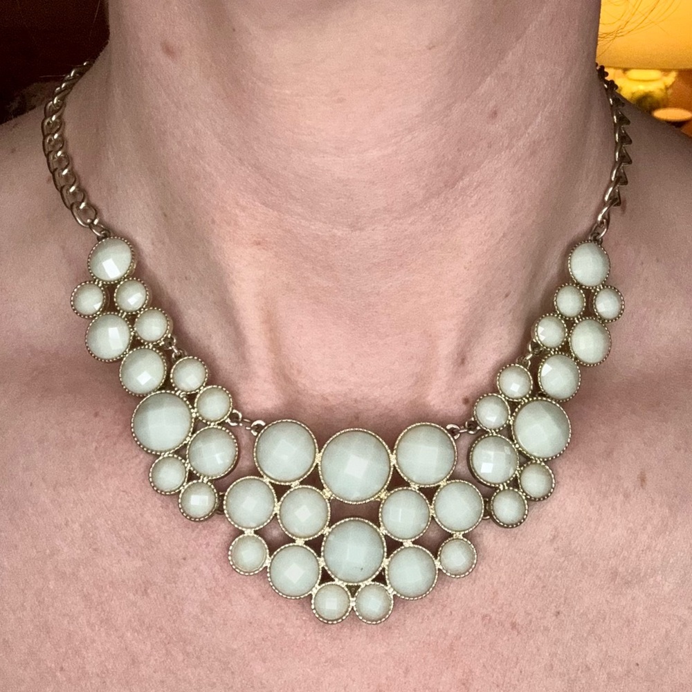 Vintage-Inspired Gold Bubble Statement Necklace – Ivory Opalescent Beads